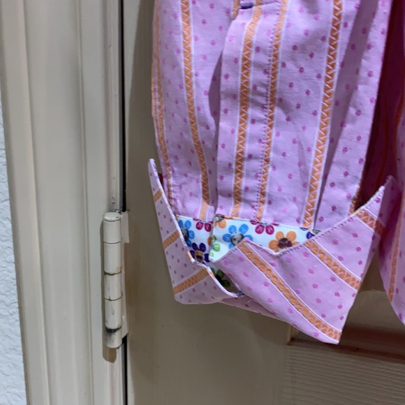 Robert Graham blouse size L; fitted. Not boxy. - Picture 6 of 11